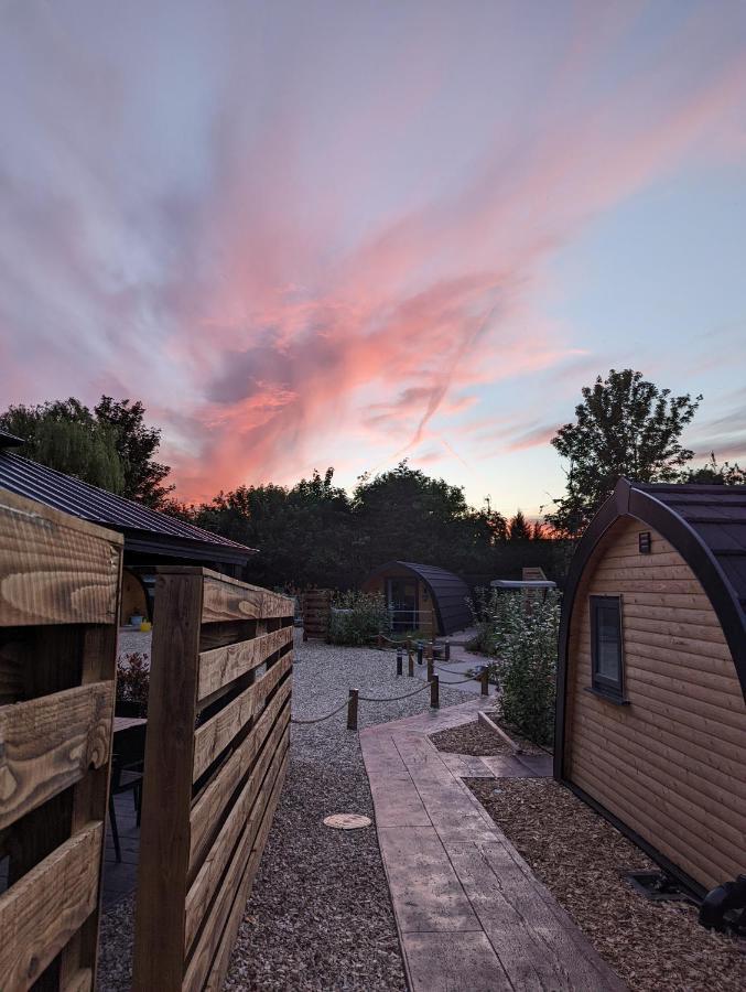 Peacock Lake Glamping Villa Nottingham Exteriör bild