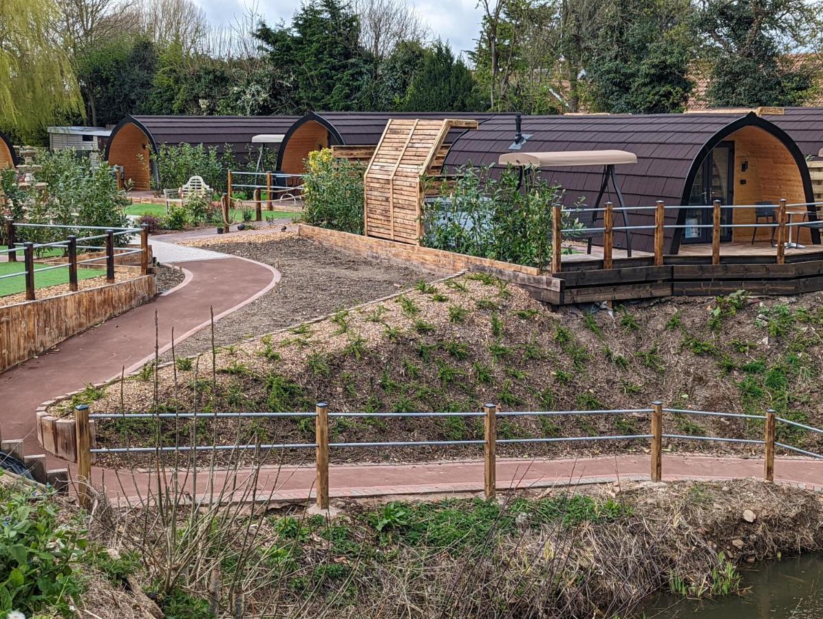 Peacock Lake Glamping Villa Nottingham Exteriör bild