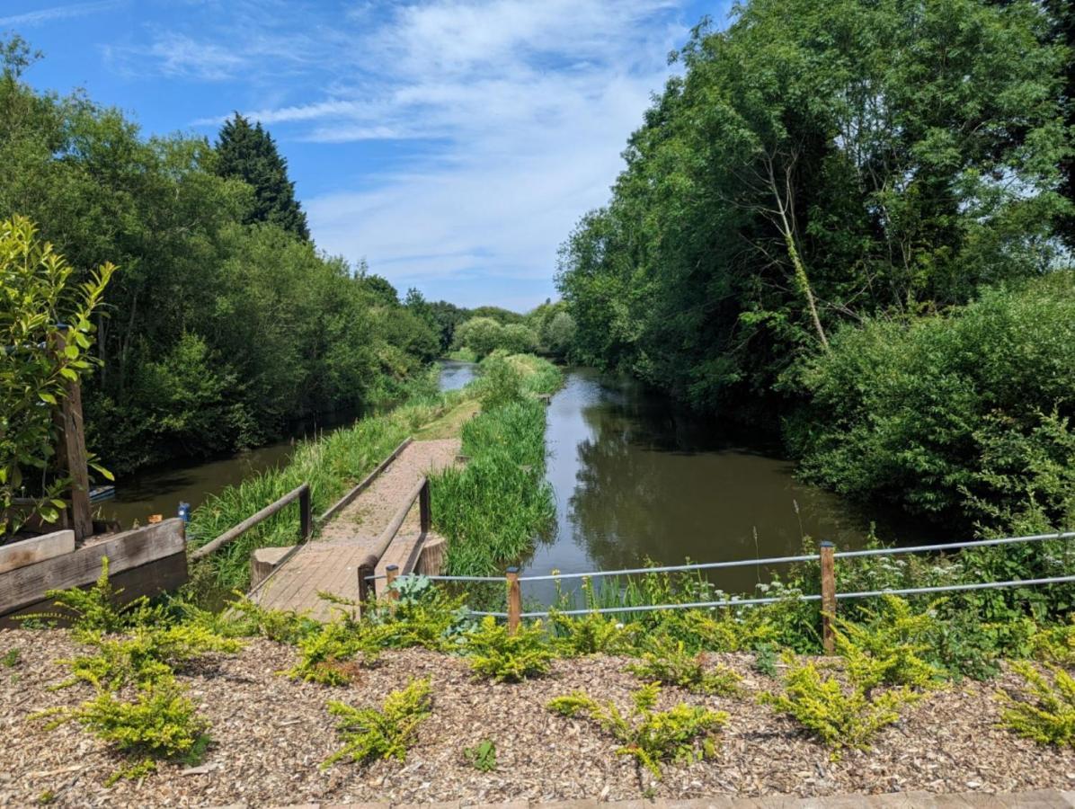 Peacock Lake Glamping Villa Nottingham Exteriör bild