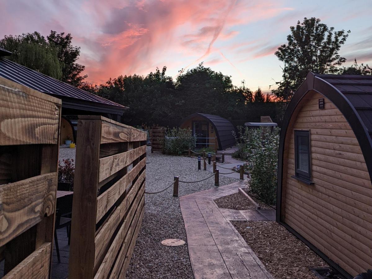 Peacock Lake Glamping Villa Nottingham Exteriör bild